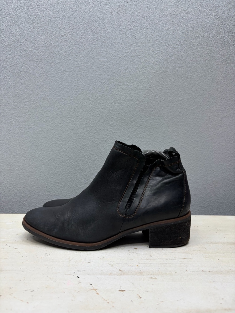 Korks Black Leather Tasha Chelsea Ankle Boots Size 8.5